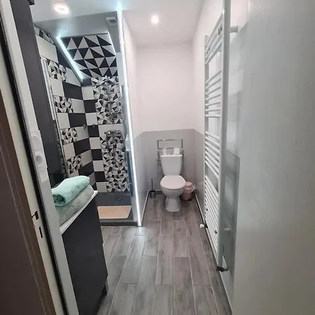 Maison Accueillante à Clermont-créans, 70m² Avec Jardin